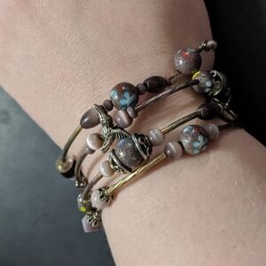 Silver Tone Purple Mauve Hummingbird Beaded Memory Wire Statement Bracelet